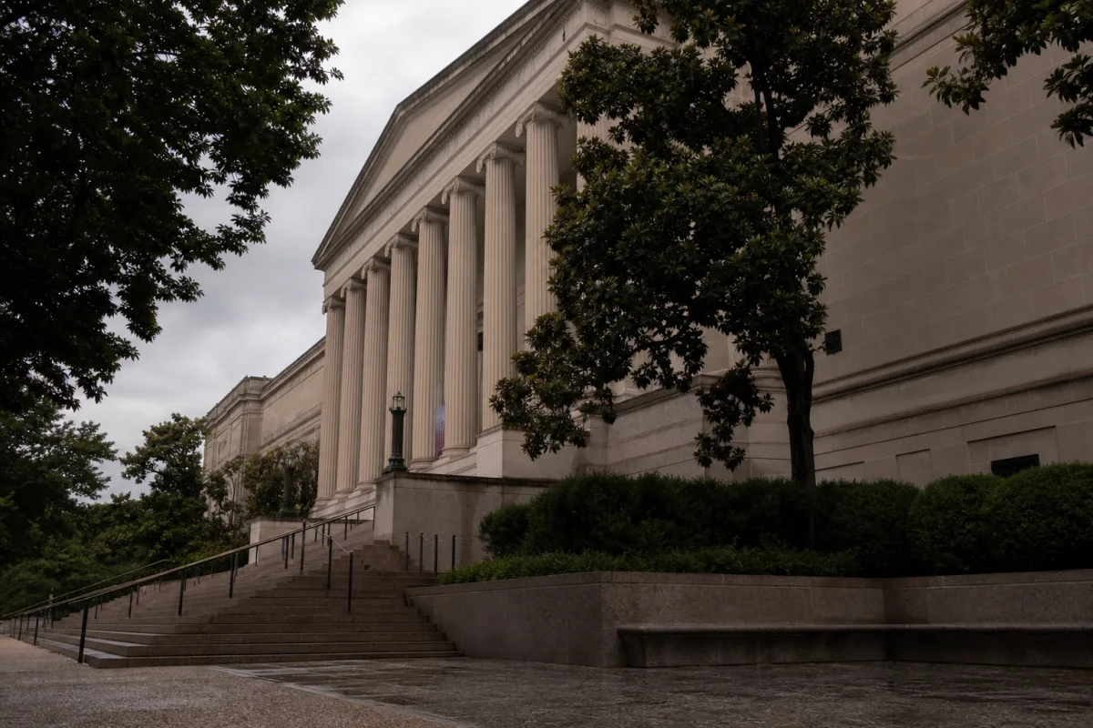 Trump Orders Signs Challenging Smithsonian History Exhibits